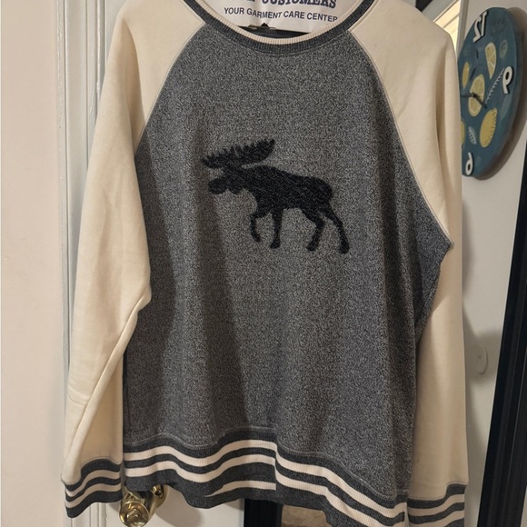 Hatley Heritage Sweatshirt  with Moose Design - Picture 1 of 4